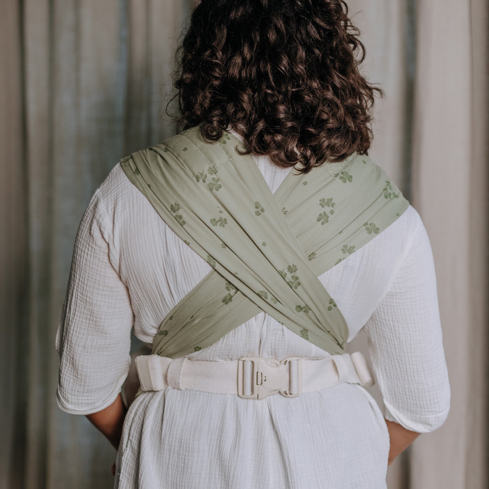 fidella-flyclick-marsupio-ergonomico-mezza-fibbia-clover-pale-green image 2