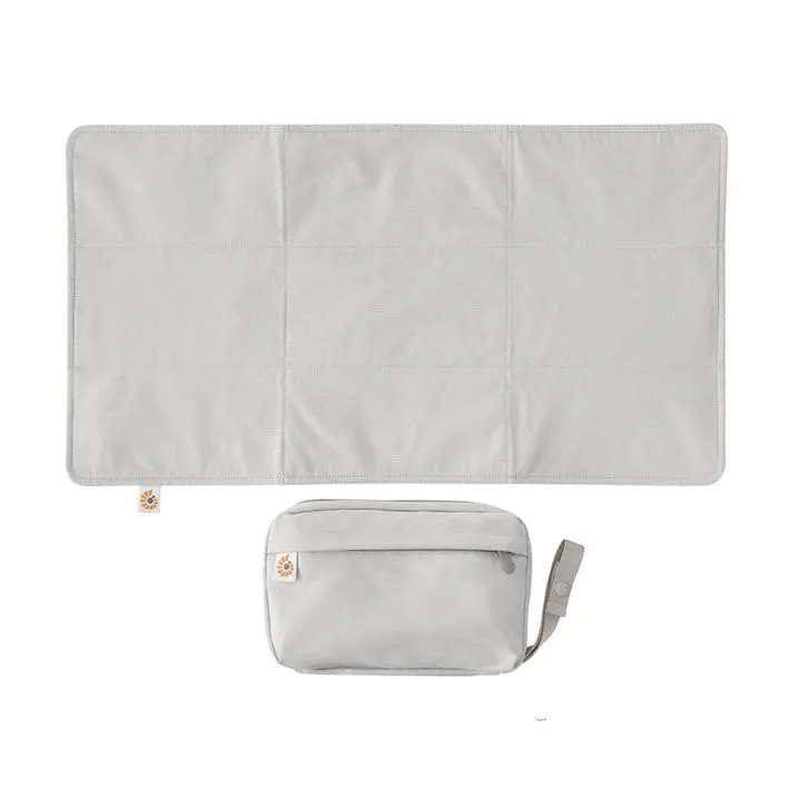 ergobaby-fasciatoio-portatile-2-in-1-con-custodia-cambia-pannolino-fuori-casa image 1